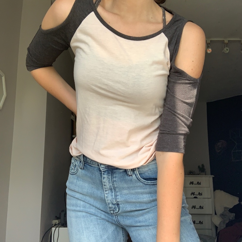 Sleeveless pink and gray shirt